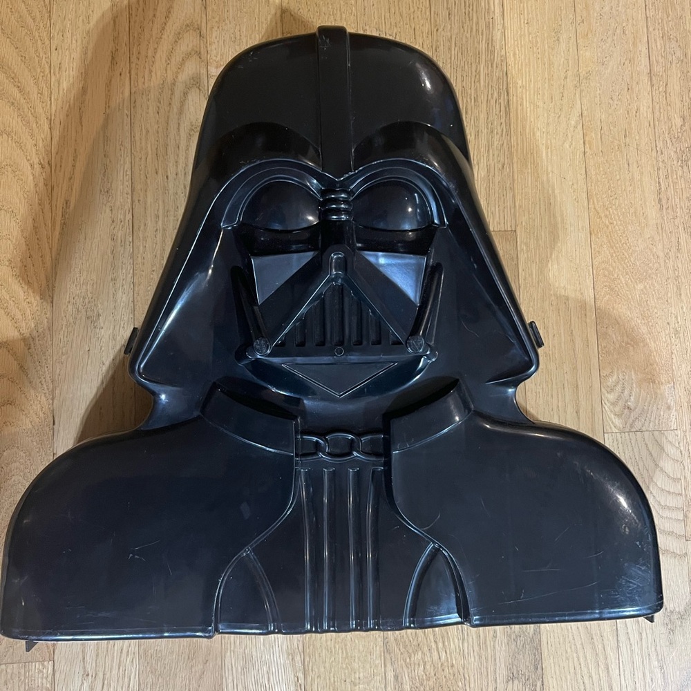 Vintage Star Wars 80s Action Figure & Darth Vader Carry Case
Used